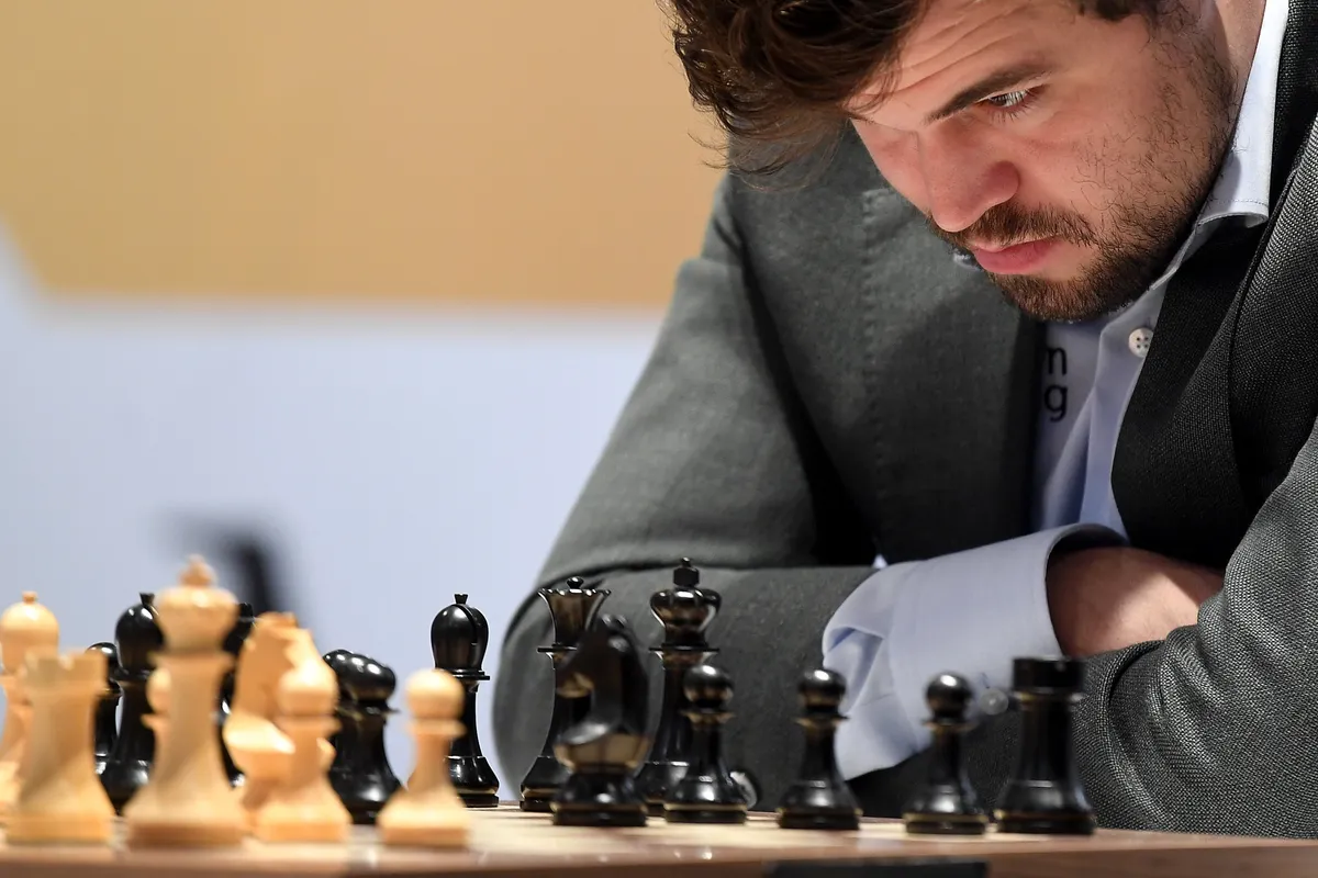 magnus carlsen concentrado